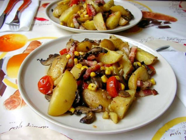 Картошка с помидорами и грибами в духовке рецепт пошагово Картошка с помидорами и грибами в духовке рецепт пошагово