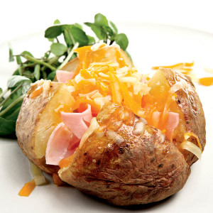 Картофель запеченный с сыром в фольге