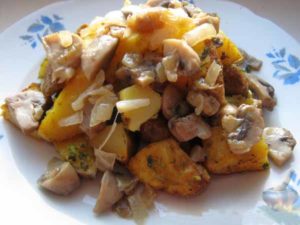 картошка с курицей и грибами в духовке