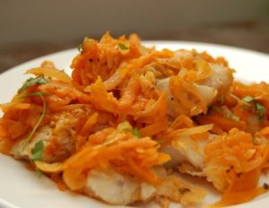рыба в духовке с морковью и луком